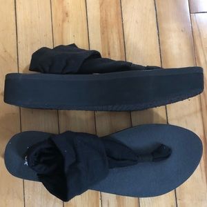Black Platform Sanuk Sandals Size 9